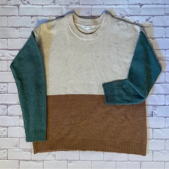 Colorblock Crewneck Sweater in Cream, Brown, and Green Warehouse One Size M - Picture 2 of 4